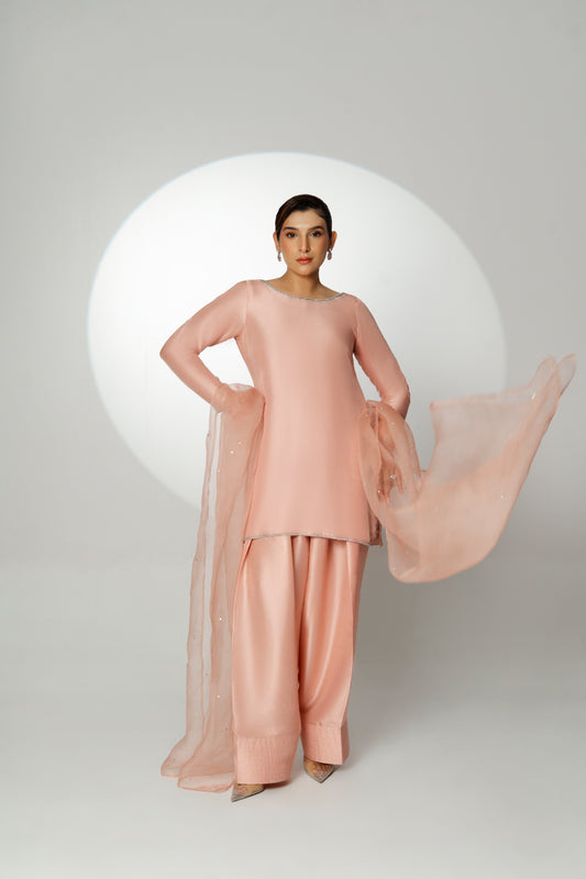 Marea elegant luxury womenswear inspired by Pakistani fashion