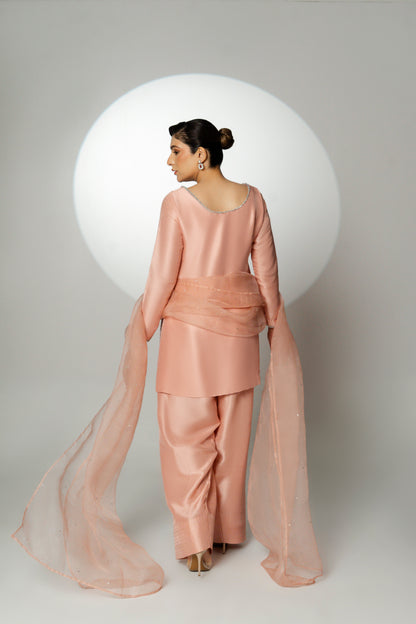 Marea elegant luxury womenswear inspired by Pakistani fashion
